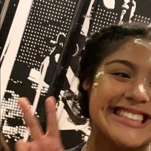 Meet your Posher, Claudia